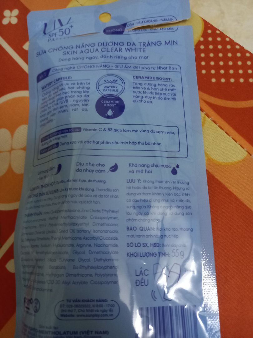 shop đóng gói cẩn thận. Mình có xài thử chai nắp xanh r mà nhỏ quá đổi sang nắp vàng xài to cho đã. 2 loại ko có khác gì nhau hết á, chỉ có nắp vàng hông thơm bằng nắp xanh thôi