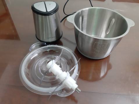 Sau gần 1,5 tháng sử dụng nhận thấy: Máy hữu ích, vận hành êm, lưỡi dao sắc, vệ sinh dễ dàng. Tuy nhiên trục gắn lưỡi giao bị mòn (xem ảnh). Đề nghị hướng dẫn cách bảo hành lưỡi dao như thế nào?