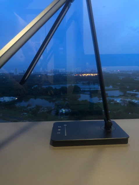 Thiết kế đẹp sử dụng ok lắm shop nếu có tính năng tích pin thì tuyệt vời