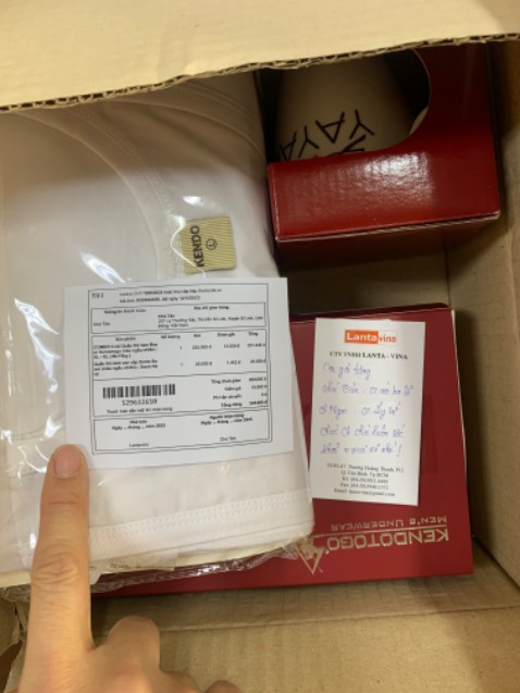 Ko tin dc quần này còn 33k luôn á, sale quá rẻ, chất vải mềm lắm luôn, còn được tặng áo thun nưaz