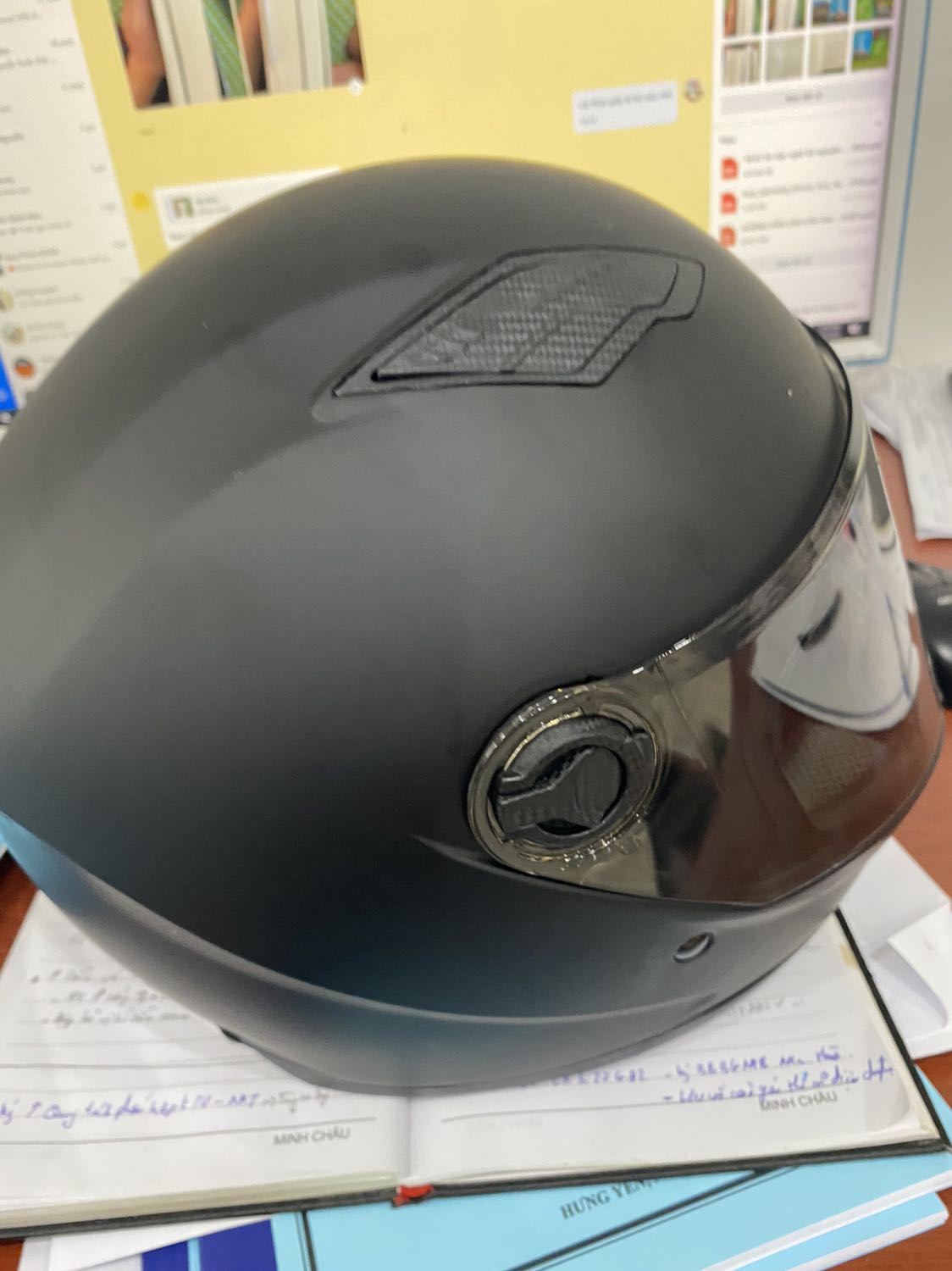 Hàng chuẩn theo hình ảnh, chất lượng ổn. Phần cằm hơi bé lúc đội hơi khó