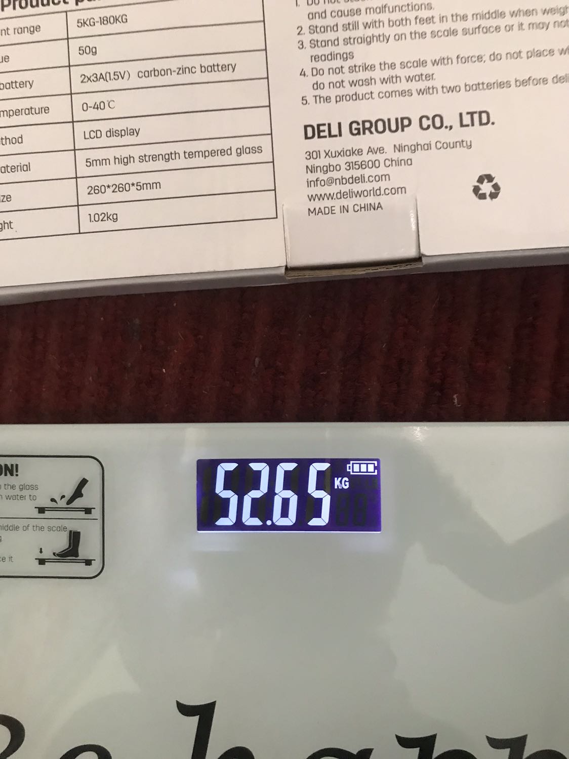 Được tặng thêm 2 cục pin lắp cân. Trước mắt cân ổn không lỗi gì đóng gói chắc chắn cân dày dặn. Giá rẻ cho bảo hành 1 năm nên mua luôn. Tạm ưng cảm ơn tiki và nhà bán