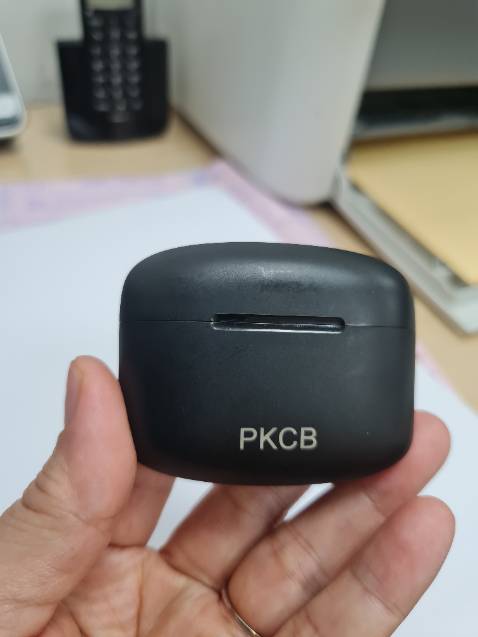 Lâu lắm mới oánh giá 4*.SP đẹp, cầm chắc ray, âm thanh nghe tốt trong tầm giá, nhưng đc chưa đầy 1 tháng ko vô pin nữa :( Sạc 100% xong, rút sạc là trở về 0%.
Hàng điện tử hên xui, vì trc đó mình mua 1 cái cũng PKCB rẻ hơn mà xài hơn năm rùi vẫn ok.
Hàng giá rẻ nên ko bảo hành nha, shop chỉ đổi lại trong mấy ngày đầu thôi