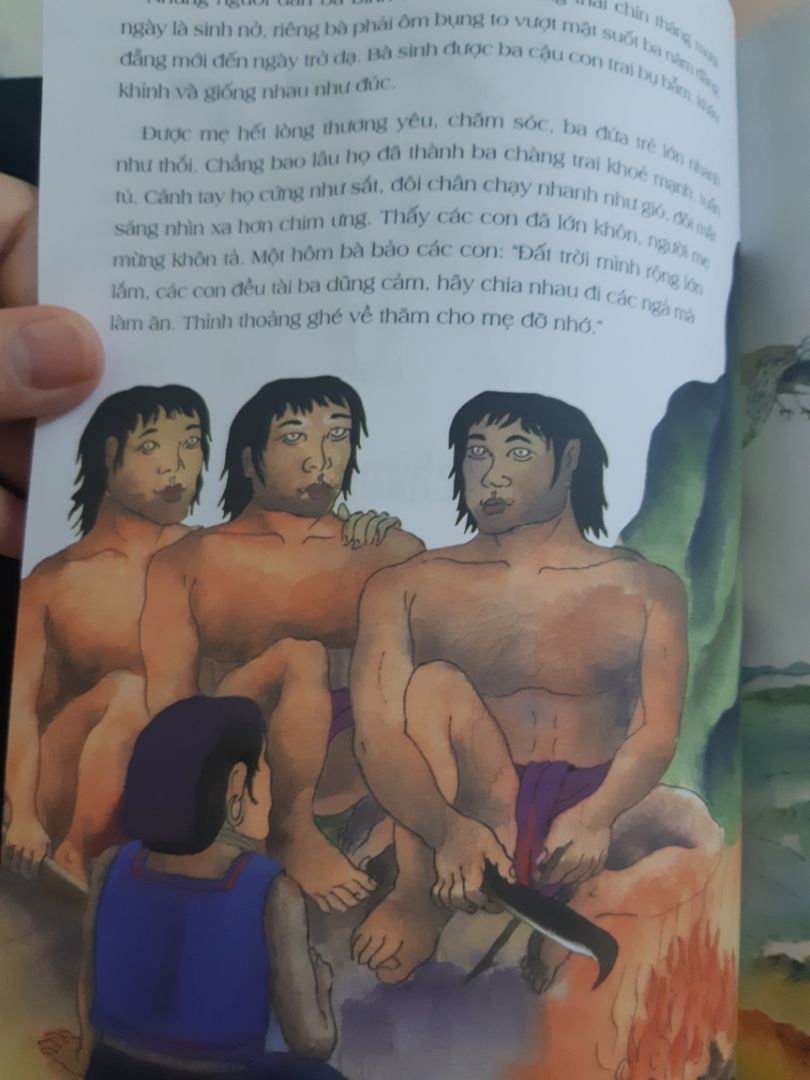 sách chắc hợp với các bạn tuổi tiểu học hơn ạ, vì bé nhà mình 3t nhìn hình minh họa ở sách bé thấy sợ :((