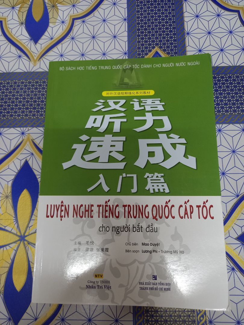 shipper thân thiện, tuy là không sách không được bọc nhưng sách cũng không bị cong quá nhiều, nói chung là sách đẹp