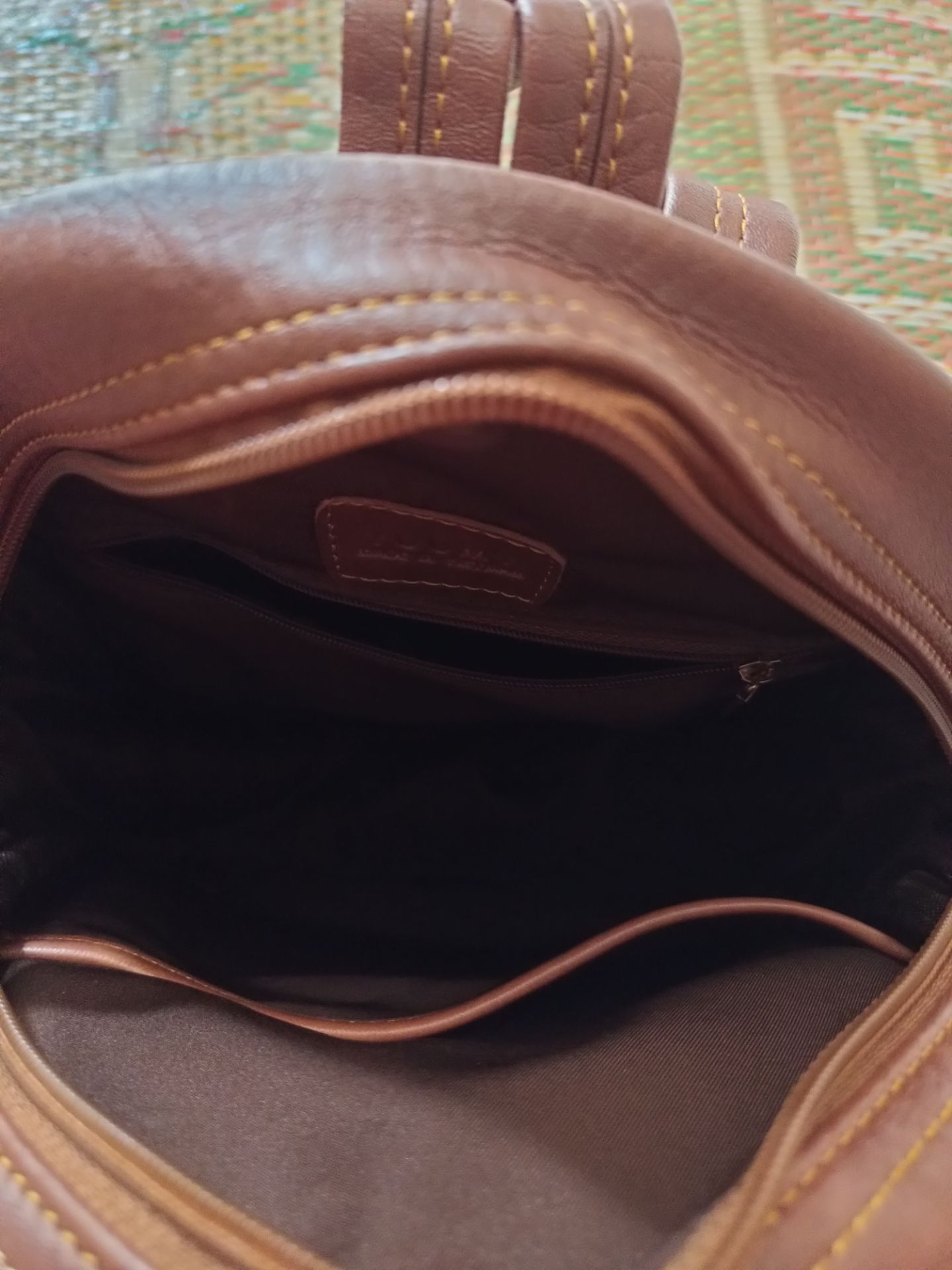 xiu xinh luôn, gửi đung màu đung mẫu, đường may chắc chắn,bao lô có 4 ngăn thoải mái đựng đồ, sẽ ủng hộ shop típ