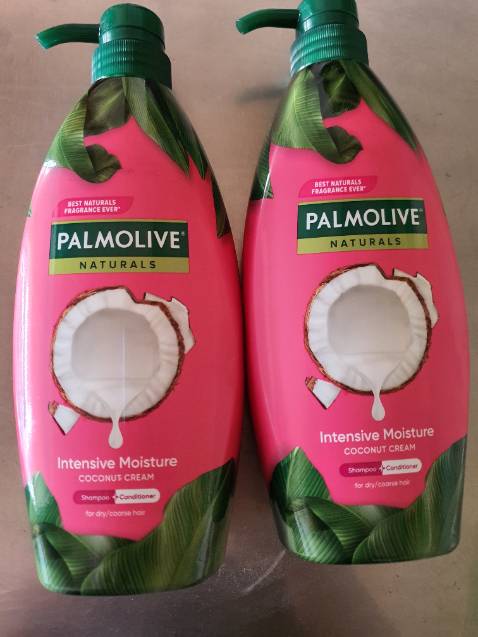 Giao hàng nhanh, hàng chính hãng nhưng lúc mình đặt hàng rõ ràng là hiển thị có quà tặng kèm nên mình mua luôn 2 chai. Giờ nhận được 2 chai dầu gội thôi, không có quà tặng.