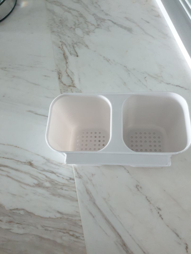 hàng không giống quảng cáo, khay nước không dễ lấy ra được như video, phải nhấc cả bộ kệ lên mới lất được. Các chi tiết gia công xấu, lộ những chỗ chưa sơn. không xứng đáng với giá tiền. 1*