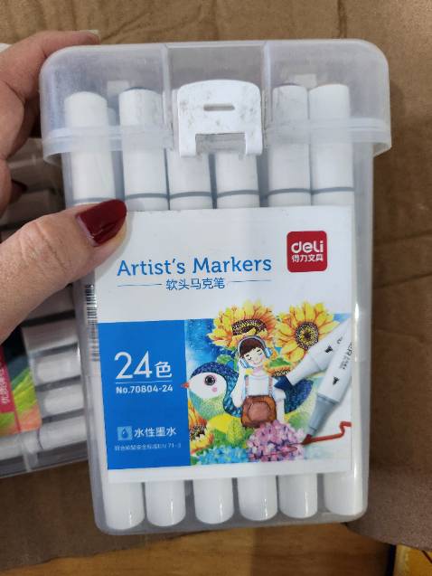 Mình mới nhận hàng. Hộp màu rất bẩn. Phải xịt khuẩn vệ sinh lại. Không có niêm phong bằng bọc nhựa như hàng mới. Có thể mở ra vào bình thường. Là hàng cũ từ 2022