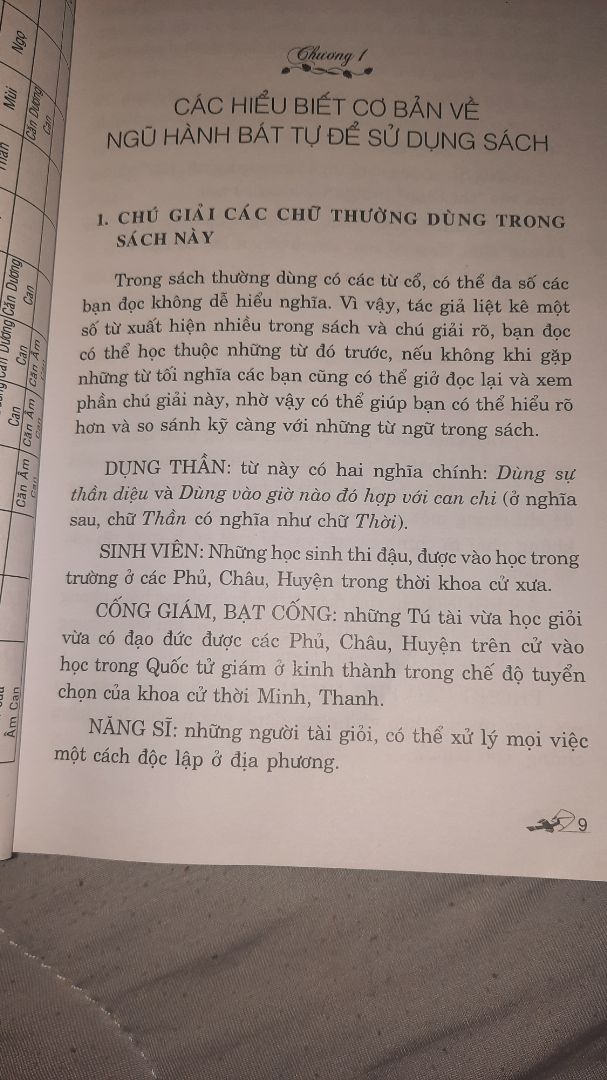 Sách giao hơi lâu nhưng điểm cộng là sách có bao ngoài để bảo vệ sách.
Về nội dung mình đã đọc sơ nên khá thất vọng. Sách viết chủ yếu chia làm 5 hành , nên mình chỉ xem chính hành thổ mà khi vào đầu sách đã có giải thích nghĩa từ nên mỗi lần đọc phải dò nghĩa. còn khi xem phần nội dung ví dụ xem theo tháng hành thổ thì nội dung không giải thích rộng mà đôi khi một số câu còn lập lại đi lập lại (đọc như kiểu muốn có thổ phải có hỏa) . Câu từ dịch kiểu google dịch nên đọc lời văn hơi lủng củn dễ gây hoa mắt giữa các cụm từ khó....