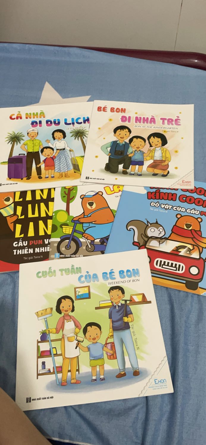 Sách màu sắc bắt mắt cho bé, ngôn từ phù hợp. Bé rất thích