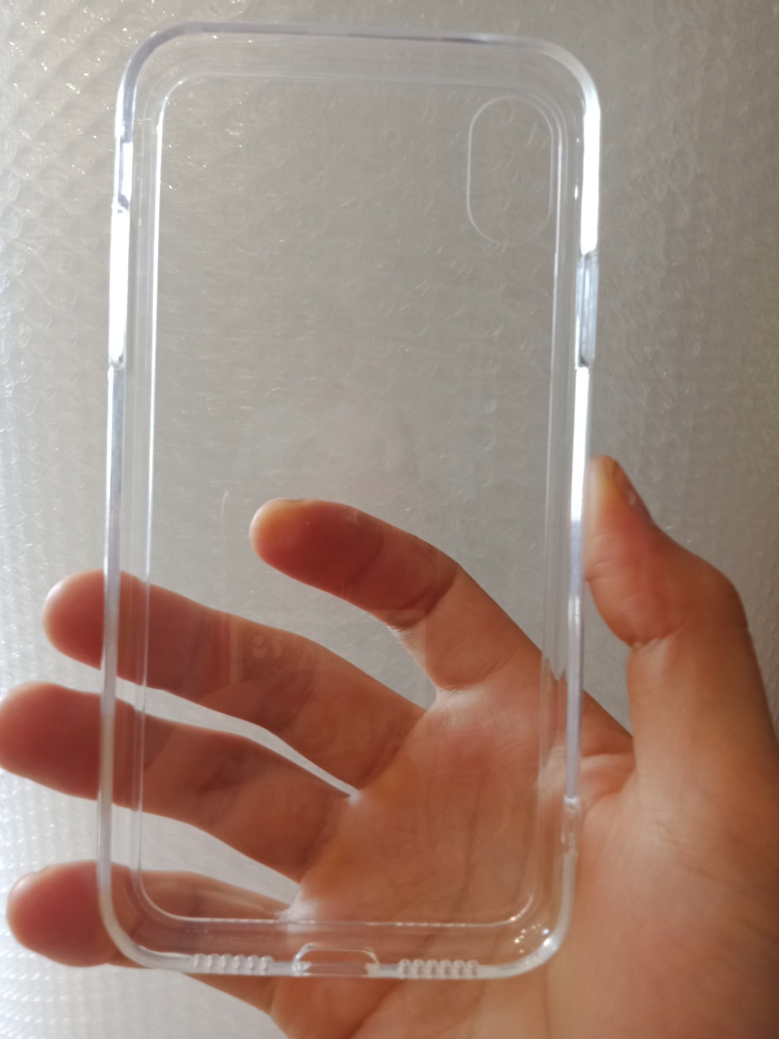 Phải nói là vô cùng bất ngờ về chất lượng trên giá thành. Với mong muốn tìm 1 cái ốp gọn gàng, ôm khít ĐT và bao kín khung, màu sắc đa dạng. Đã dùng rất nhiều ốp khác nhau, nhưng đến hôm nay mới tìm thấy. Rất tốt, cảm giác cầm nắm chắn chắn, độ thoải mái cao khi cầm ĐT ở các tư thế khác nhau. Sẽ tiếp tục mua lần sau, sau nữa và giới thiệu cho người khác. Thắc mắc là sao không có ốp cho 11 Pro Max.