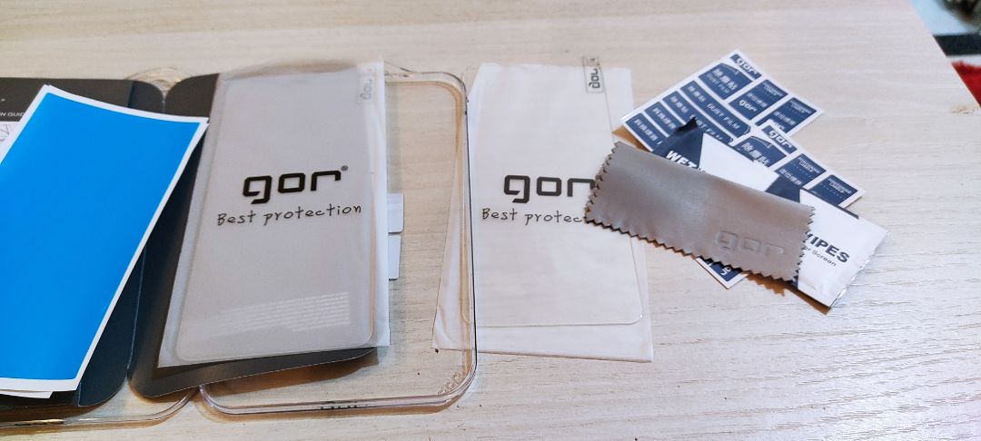 đầy đủ dụng cụ, cho miếng khăn nhỏ lau kính rất đẹp, mịn, tiki giao nhanh, shop lấy đúng sản phẩm