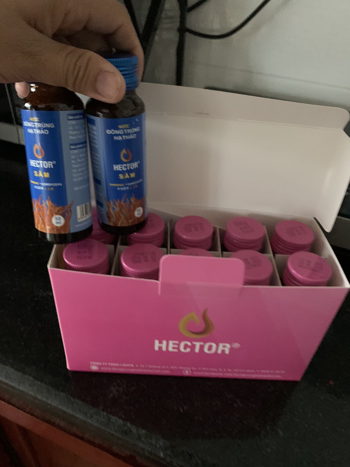 Luôn freeship dù chỉ mua 1 hộp. Mua nhiều sẽ được giảm thêm ạ. Đặc biệt là cứ mỗi combo 2 hộp sẽ được tặng thêm 2 chai dành cho nam giới (nữ uống có sao đâu ?).