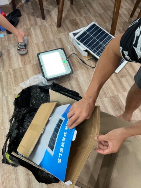 Chất lượng ban đầu cực tốt, đèn siêu sáng, chất liệu tốt. Tiki giao nhanh và đóng gói tốt, nhiệt tình. Rất ok