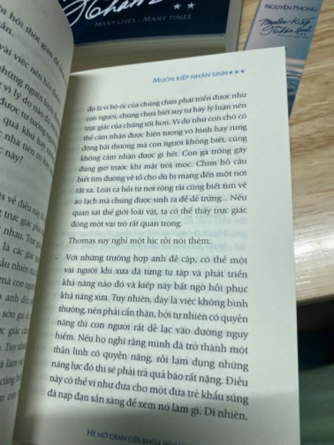 Sách đc đóng gói cẩn thận, in ấn đẹp ko nhoè chất liệu giấy tốt 10đ lun