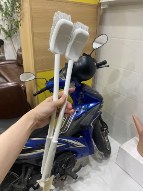 Bàn chải toilet nhìn cứng cáp, có vẻ tốt, đầu cọ hơi mố cíu! Hi vọng vẫn xài tốt