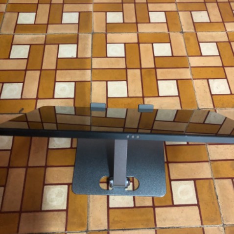 Giá đỡ ko chê vào đâu được, cứng cáp chắn chắn sử dụng rất thích, gắp lại cũng gọn tiện mang quán cafe ngồi làm việc, shop này mình cũng ủng hộ nhiều lần do cách tư vấn rất chi là nhiệt tình