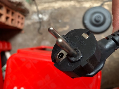 Bảo hành sản phẩm thế nào ạ, mình mới sử dụng được chừng 1 tháng, mà nhựa phích cắm đã bị chảy, chui cắm rất là nóng, mặc dù nấu xong đã rút ra, nhưng nhựa phích ngày càng bị chảy nhiều, mỗi lần nấu là bị chảy thêm nhựa.