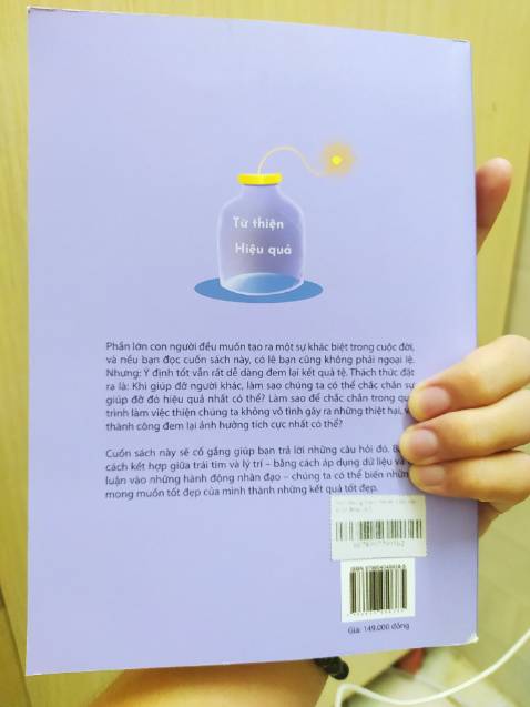 Giao nhanh, sách bị gấp 1 số trang và góc sách bị tróc.