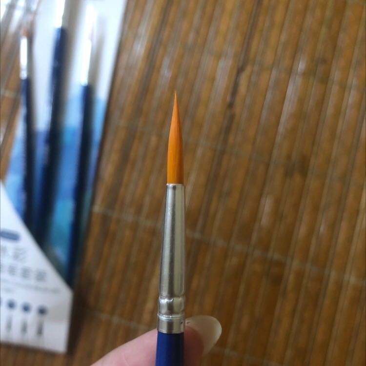 Được bọc rất cẩn thận, sản phẩm như trong hình, cầm vừa tay, giá hợp lí. Chưa thử tô nên chưa biết chất lượng ra sao. Sờ một chút thì thấy lông bút hơi cứng. Nhưng với giá như vậy thì vẫn cho 5 sao