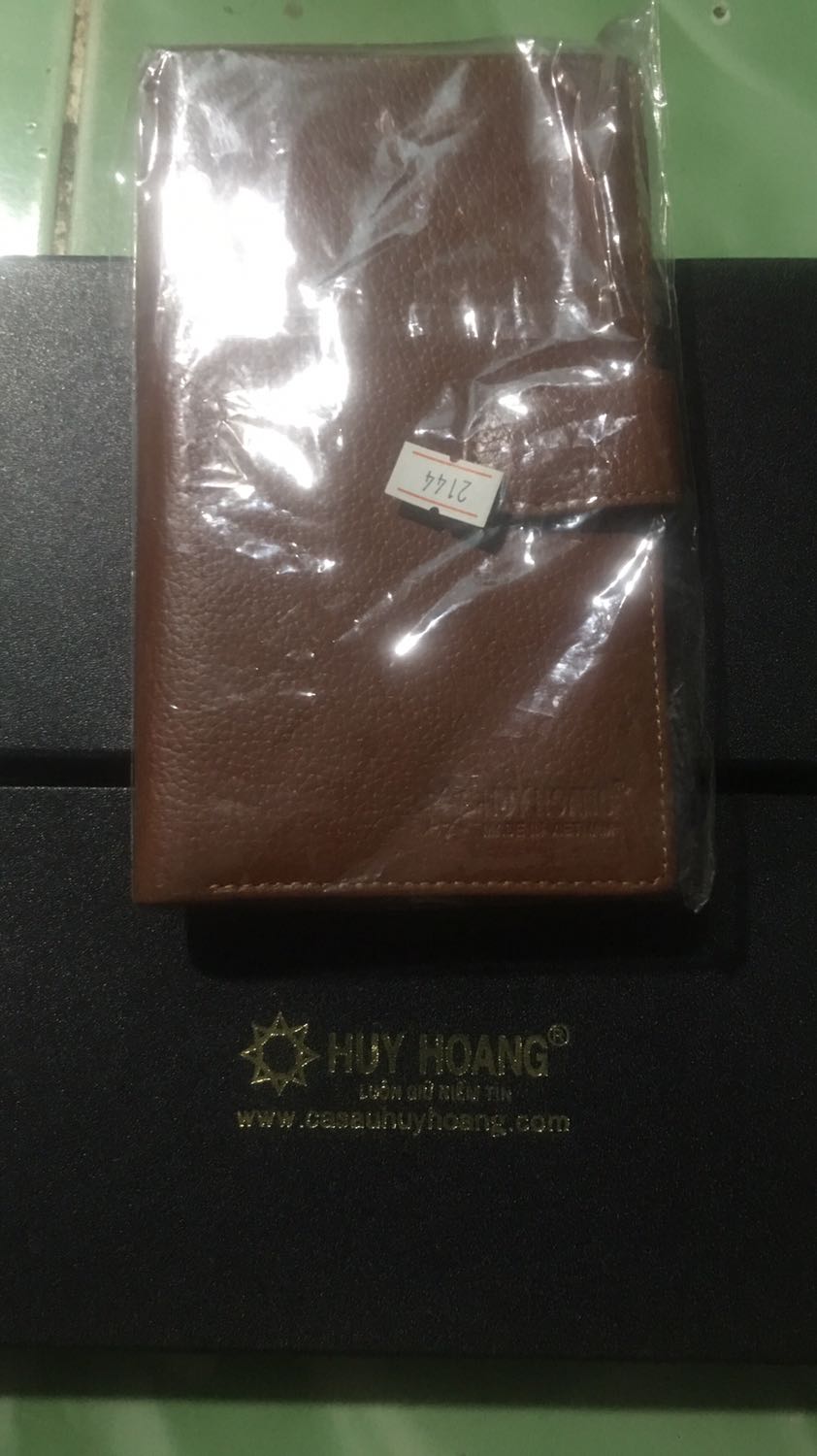 Ví đẹp đóng hộp kĩ càng chắt chắn rất hợp túi tiền và đáng tin cậy