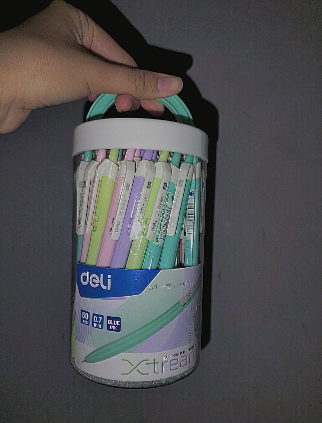 bút viết rất mượt và nét mực to, đều, đẹp lắm ạ. Rất đáng mua🖤