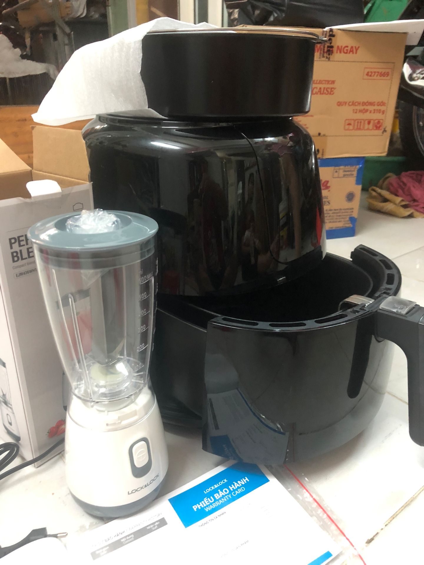 Rất hài lòng.sp đẹp .dao hàng nhanh.đăc biệt giảm được lượng dầu mở hơn nhiều so với cách xào nấu  truyền thống. Để đảm bảo sk con người mình khuyên mọi ng nên tập làm quen và sư dụng pphap này. Trong những lần sư dụng chưa quen chúng ta thường hay bị cháy như sườn nướng hay củ quả vv..là do mình sử dụng nhiệt cao và tgian chiên trên 10p thì dể bi cháy thưc ăn.theo đó khi sdung chưa quen.chúng ta chiên ơ nhiệt độ thấp 140c +t gian ngắn và cứ chiện lặp lại ít lần là thức ăn rất ngon.xin cảm ơn mn