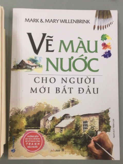 m thích vẽ từ nhỏ, giờ mới có điều kiện thử chơi, vẽ màu nước theo mình đơn giản hơn các dạng khác, sách bổ ích, mình sẽ nghiên cứu kĩ và học thử theo xem sao!