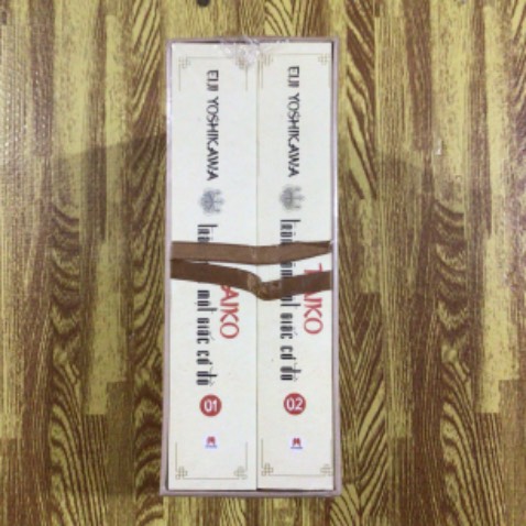 Bộ sách siêu to dày dặn,là bộ sử đầu tiên về Nhật Bản mà mình mua,hi vọng hay như sách sử Trung. Mua sale 44%,áp mã 35k của sách Huy Hoàng,thêm mã 40k Tiki,còn 304k