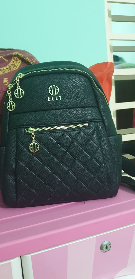 hàng elly thì khỏi chê rồi!rât thích hàng của elly 10 điểm cho elly