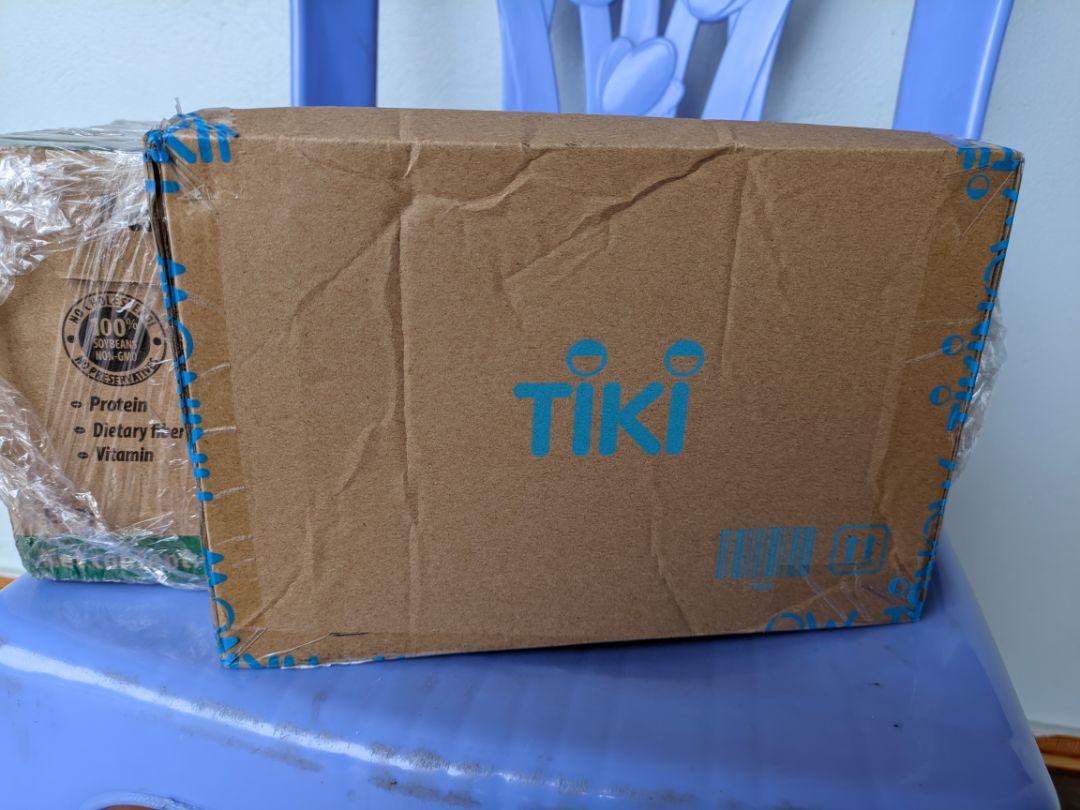 đóng gói cẩn thận,ship hàng siêu nhanh và thân thiện. hàng mới date xa tận 1 năm thoải mái dùng giá cũng ổn áp hơn ngoài tiệm