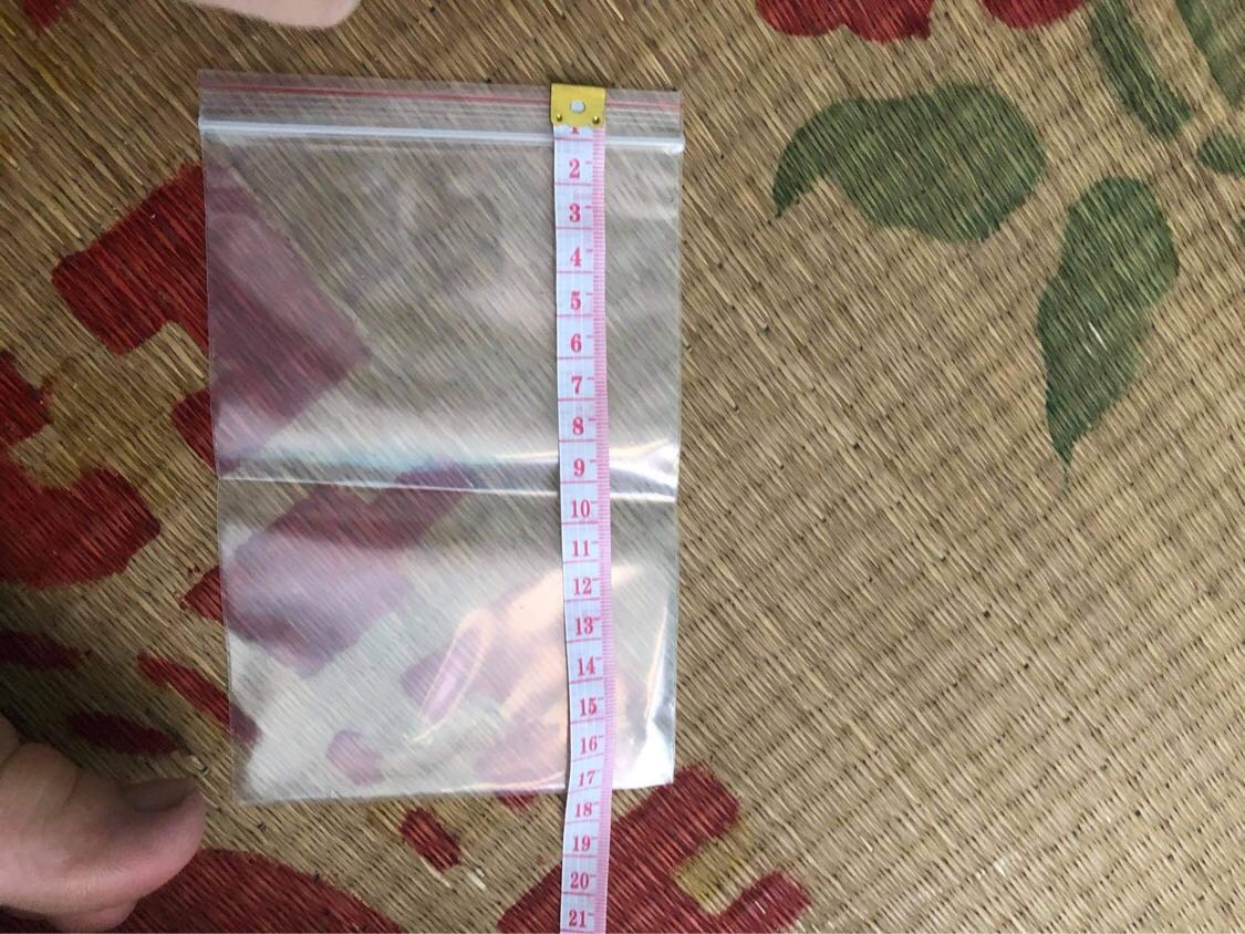 Sản phẩm túi trữ sữa thì chưa vấn đề gì. Nhưng túi Zip khuyến mại thì sai so với quảng cáo của shop. Shop báo size 18x23. Thực tế 10.5x17.5