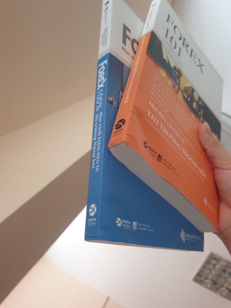 đánh giá này là về giao hàng dành cho tiki và GHN. bọc cẩn thận đấy nhưng ném gãy cả gáy sách thì còn nói làm gì nữa, sách gãy gáy là không thể chấp nhận được, cực kỳ khó chịu!!!! :) uổng cho danh tiếng bán sách của tiki