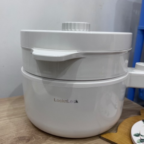 Có cảm giác lòng nồi hơi nhỏ hơn so với 1,5L. Còn lại ok, Lock Lock ko làm kín đáy nồi như loại màu đen. Đáy nồi hở nha.