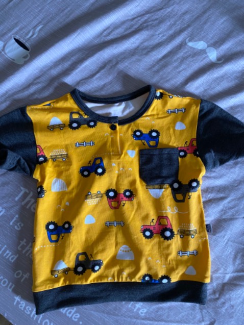 Chất vải đẹp, mịn mát. Mình chọn size hơi lớn bé vẫn chưa mặc được. Hài lòng