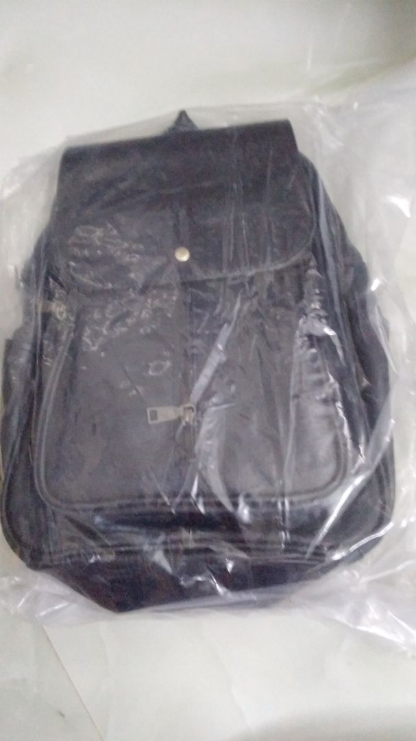 Rất hài lòng, sản phẩm nhận như ảnh. Balo dày, vải lót trong rất đẹp, mịn, khóa kéo chắc chắn, dây đeo cũng rất ok.  Balo hiệu Lata, hàng VN. Ủng hộ hàng VN. Shop uy tín. Mua hàng tại Tiki yên tâm lắm. Thanks