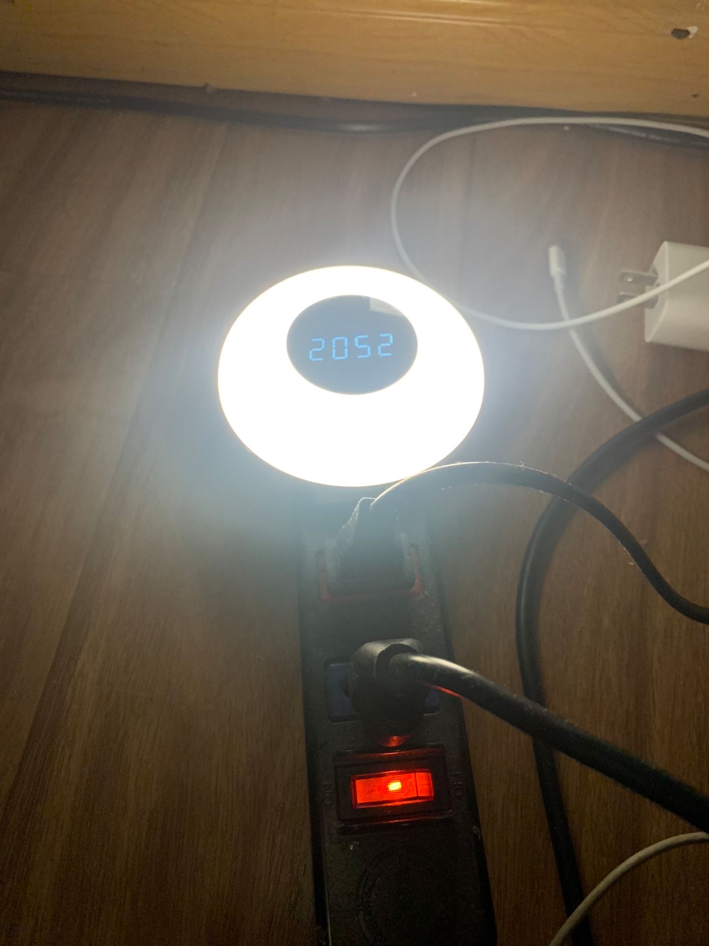 Đèn đẹp, nh cấp độ sáng theo sở thích, có remote nên tiện lắm, nhất là có cài hẹn giờ khá hay. Shop đóng gói cẩn thận, giao hàng nhanh. Sẽ uh thêm.