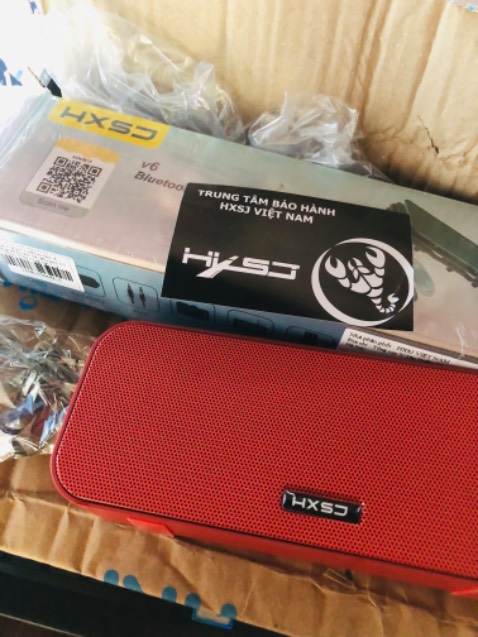 Loa nghe hay bass cũng ok, kiểu dáng đẹp sx chi tiết hoàn thiện tốt, có cái nhẫn hiệu bị dán ngược,đài FM kg dùng được