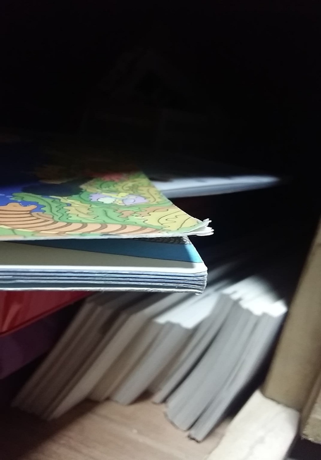 Mình mua hàng của của Tiki rất nhiều lần và luôn hài lòng. Tiki giao hàng nhanh. Nhưng lần này thì không hài lòng chút nào, bìa sách cũ và mép sách thì bị như hình vậy, mình  thấy giống mua sách cũ vậy. Mong Tiki chú ý hơn về chất lượng sản phẩm tốt mới giao cho khách hàng. Cảm ơn TIKI.