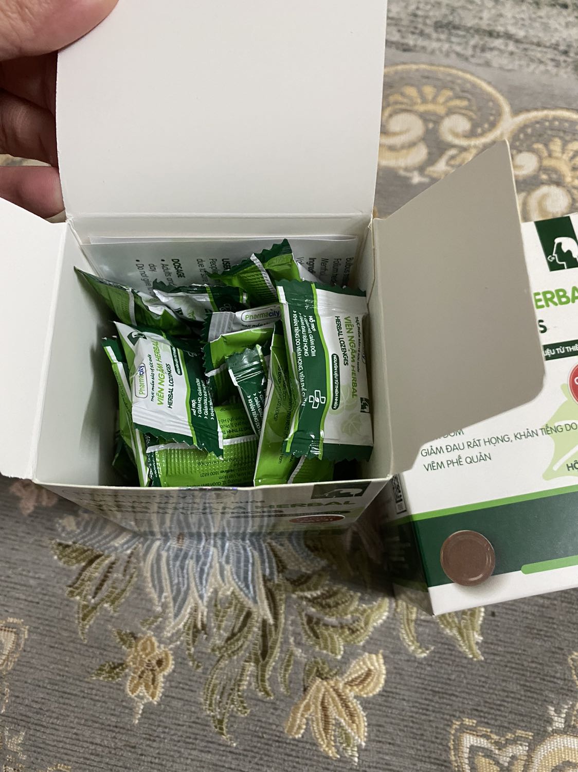 Sản phẩm dễ ngậm, nói chung ngậm gọi là hỗ trợ dịu họng thôi chứ ho nhiều vẫn phải kháng sinh các bạn nhé 😂 nói chung khá thích pharmacity từ sản phẩm đến dịch vụ!