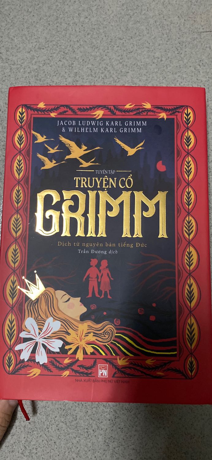 Truyện này bị thiếu 1 số câu chuyện như lọ lem, công chúa bạch tuyết, chú mèo đi hia...Noi chung đọc vui cũng okela