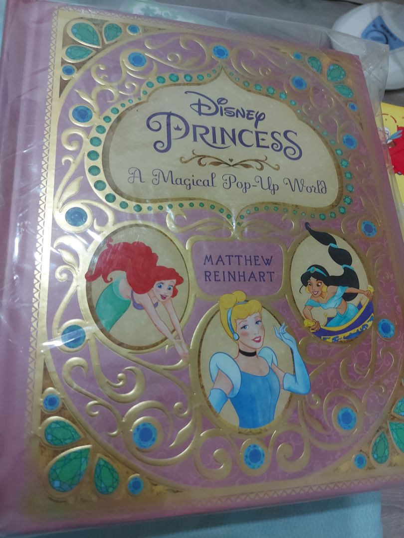 sách dựng hình đẹp lắm
có vẻ bảo quản trong kho tốt nhưng khâu đóng gói gửi đi thì kém
mấy cuốn bìa cứng này đề nghị tiki bọc chống sốc chứ sách mắc mà móp như vậy nhìn xót lắm