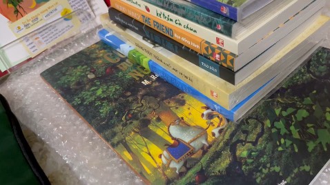 Shop đóng gói cẩn thận và giao nhanh. Sách rất đẹp, giá tốt. Sẽ tiếp tục ủng hộ shop ah.