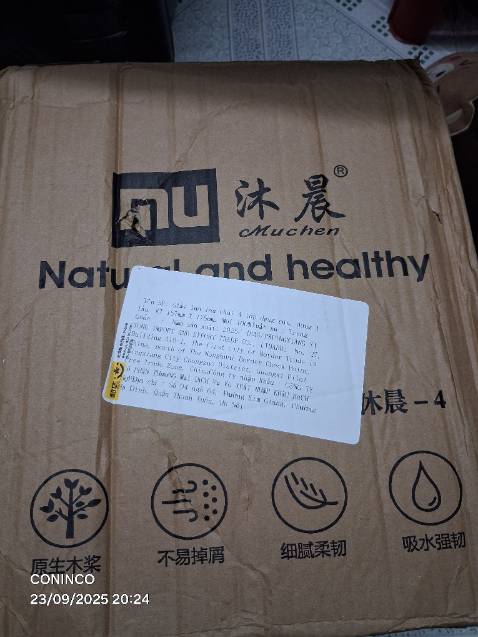 Hàng gói cẩn thận, còn hạn sử dụng 3 năm từ 17/06/2025, 1280 tờ không phải 1360 tờ như quảng cáo, có móc treo trong 1 hộp.