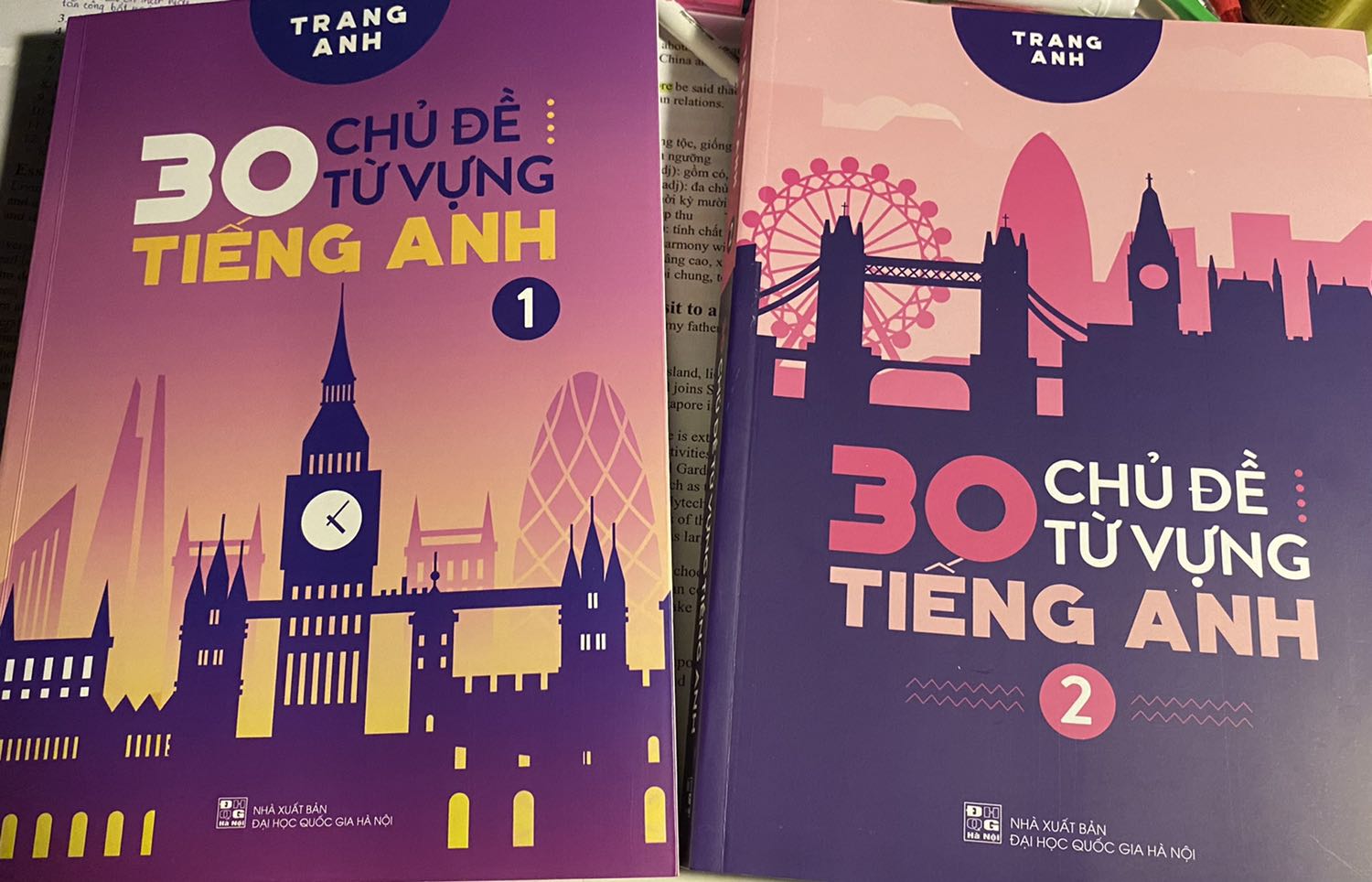 Sách oke lắm nhe mn, mình nghĩ sách phù hợp cho mấy b đang học cấp 3. Sau phần từ vựng có rất nhiều bài tập r cả đáp án rất chi tiết nữa nha. Sách siêu dày nha. Tiki giao hàng nhanh chỉ có 2 ngày là có sách r. Đóng gói cẩn thận 🥰 Vs giá này thì mình nghĩ là nên mua nha.