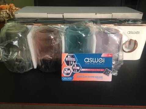 ◯ Nhận hàng trong buổi chiều mưa... buồn.Nhưng cũng khá hài lòng vì mua được sản phẩm ưng ý.
│
◯ Kiểu dáng thiết kế đẹp lắm, sang, xịn.
│
◯ Chất liệu là nhựa thuộc dòng tốt.
│
◯ Ly đẹp.
│
◯ Miếng dính chắc chắn, mình có làm theo hướng dẫn trên bài của nhà sản xuất là để keo khô hơn 12 tiếng cho chắc ăn.
│
◯ Cả gia đình đều thích, mẫu mới, hàng đẹp.
│
◯ Sẽ mua thêm 1 bộ nữa về lắp thêm trong phòng tắm còn lại.
│
◯ Sản phẩm tốt, mình sẽ giới thiệu thêm cho Shop nha.
│
◯ Dài dòng quá... chấm 5 sao.