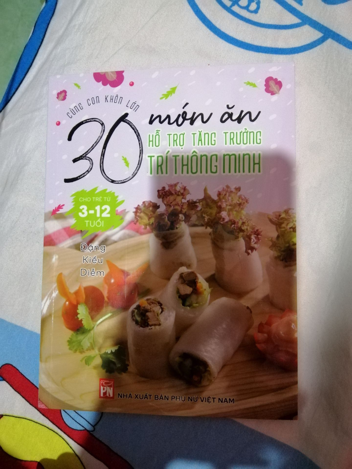 Sách in màu đẹp, nội dung dễ hiểu nên mua để thay đổi thực đơn cho bé phong phú hơn