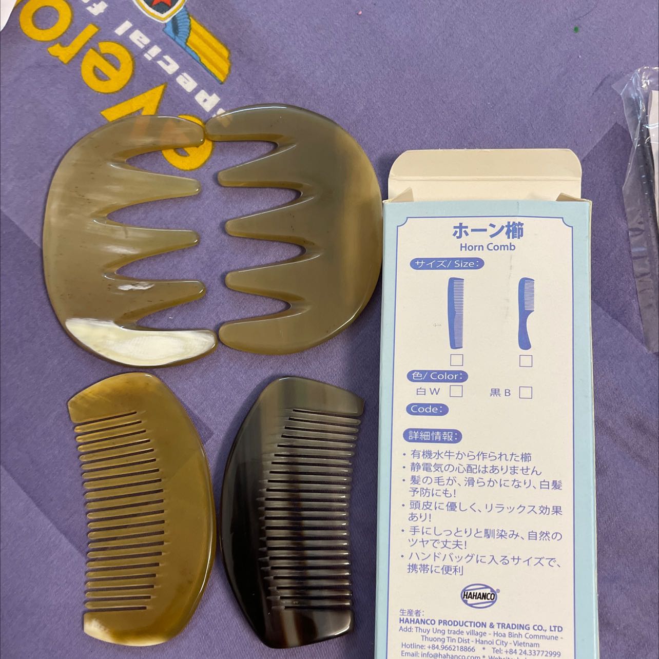 Nói chung là ưng, kích thước nhỏ xinh để vừa vào ví. Màu sắc cũng sáng bóng,