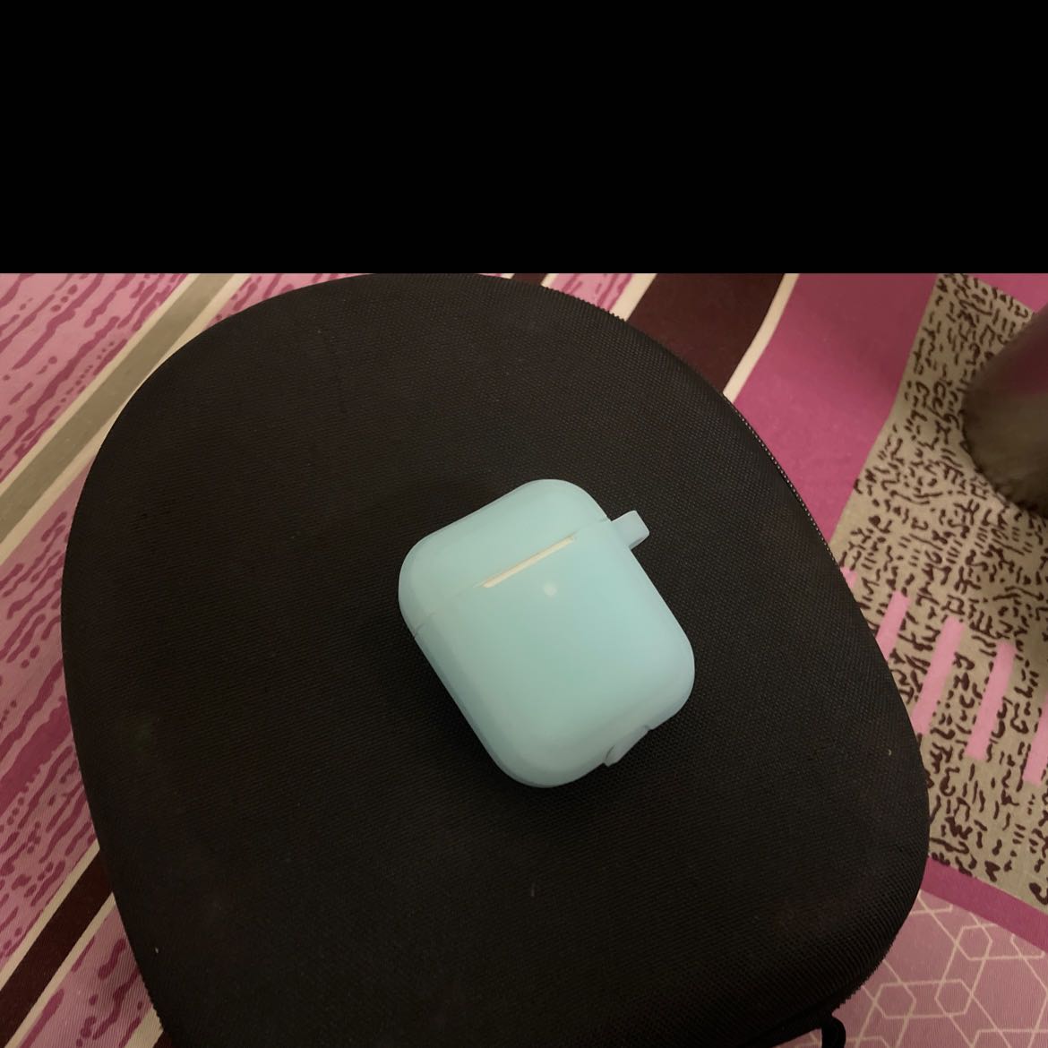 Sản phẩm đẹp. Có phát sáng 1 ít trong tối